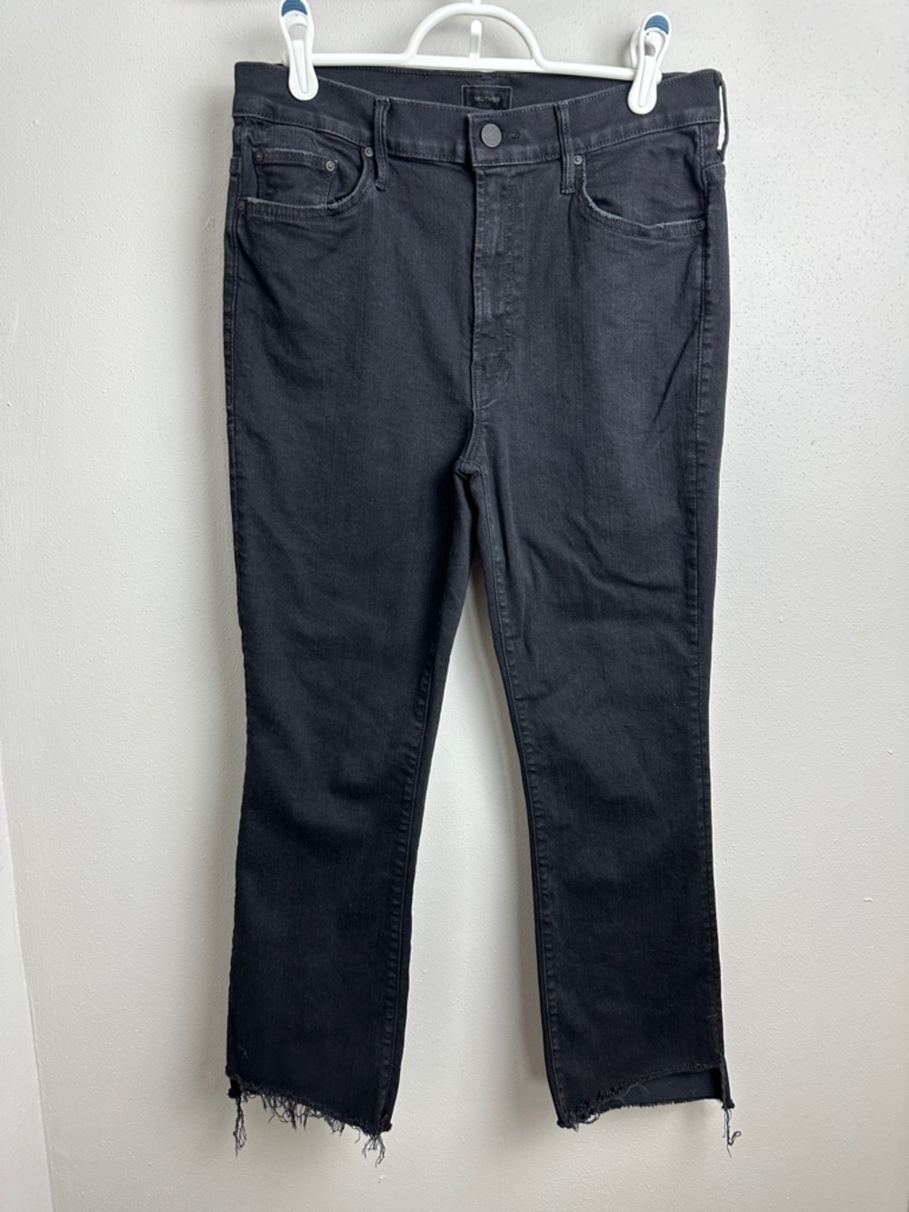 MOTHER Black Raw-Edge “The Insider Crop Step Fray” Jeans
